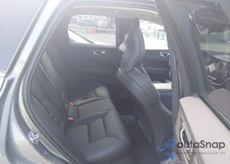 2020 Volvo Xc60 T5 Inscription z USA, uszkodzony, nr VIN YV4102DL2L1565298